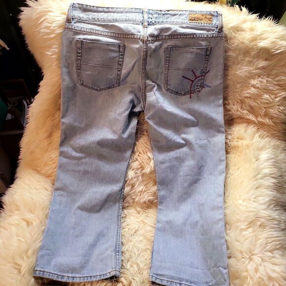 O'Neil cropped very stylish skaterpants,with embroidered sunshineon right pocket - Picture 6 of 7